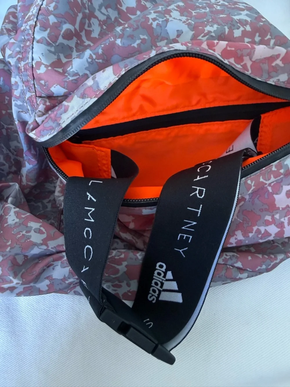 adidas Stella McCartney Pink Camo Drawstring Bag with Orange Interior - Picture 2 of 4